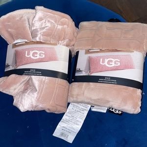 Ugg pillow new with tags light pink